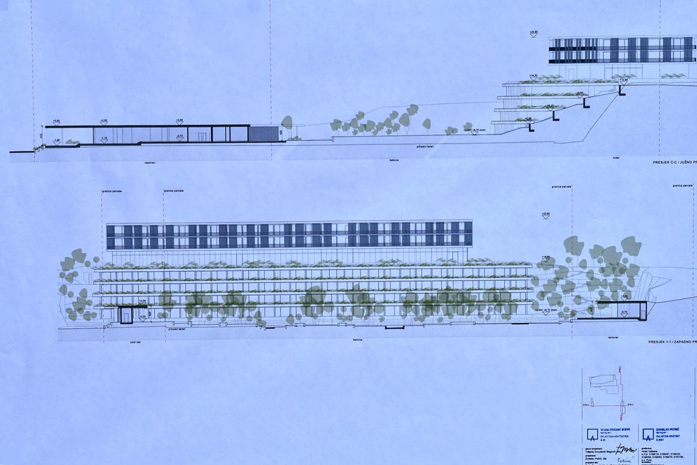 Nacrti koje je pokazivao predstavnik investitora  (snimio Milivoj MIJOŠEK)