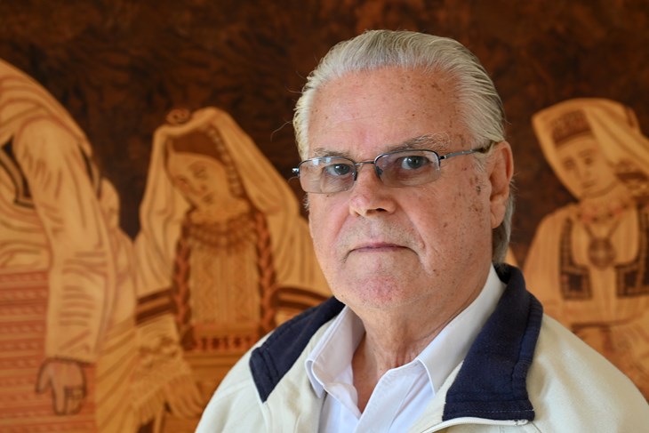 Arnaldo Raimund na izložbi svojih radova u Zavičajnoj galeriji Crnobori u Banjolama (Snimio Danilo Memedović)
