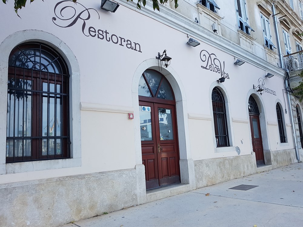 Poslovni prostor na adresi Sergijevaca 49 i 51 (snimila Mirjana VERMEZOVIĆ IVANOVIĆ)