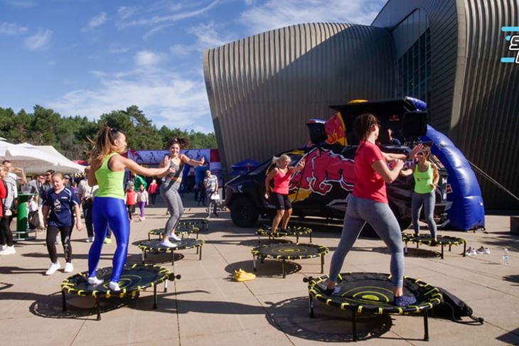 Moći će se isprobati Fit & Fun trening na mini trampolinima