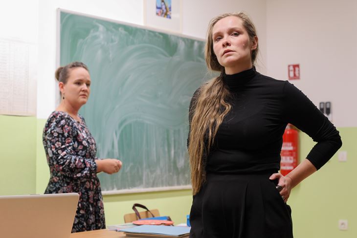 Matea Bublić i Katica Šubarić u predstavi "Gidionov Čvor" u režiji Roberta Raponje (Snimio Patrik Zubaj)
