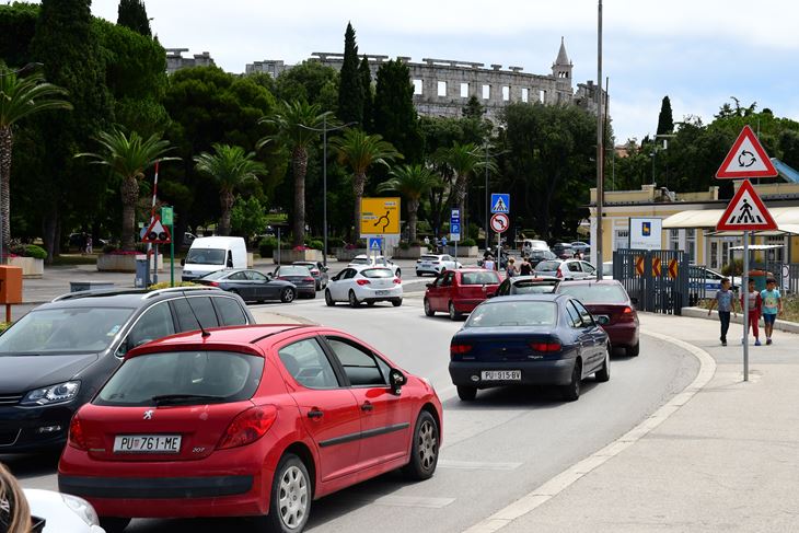 Prometne gužve na ulazu u grad (Snimio Milivoj Mijošek)