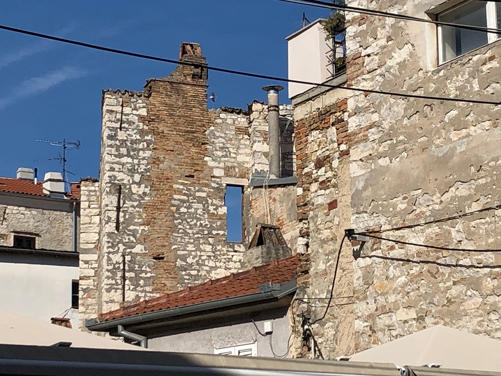 Ruševna zgrada