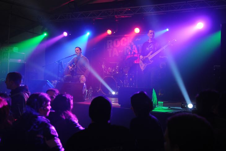 S jednog od koncerata u skloput RockTarate (Snimio Dejan Štifanić)
