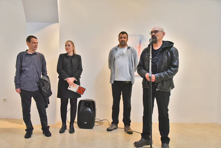 Otvorenje izložbe uz voditelja galerije Erosa Čakića (Snimio Duško Marušić Čiči)