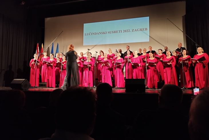 Raznolikim repertoarom pjesama predstavio se KIC pop hor iz Podgorice (Snimio Gojko Nešković)