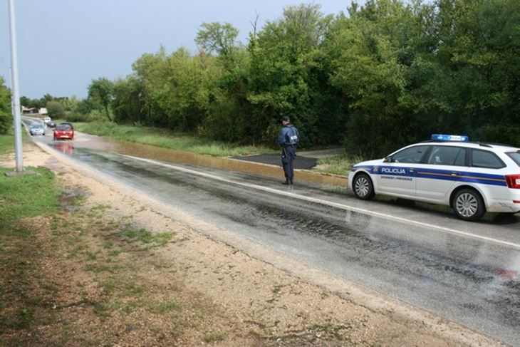 Prebrza vožnja na mokrim kolnicima čest je uzrok nesreće ( PU Istarska)
