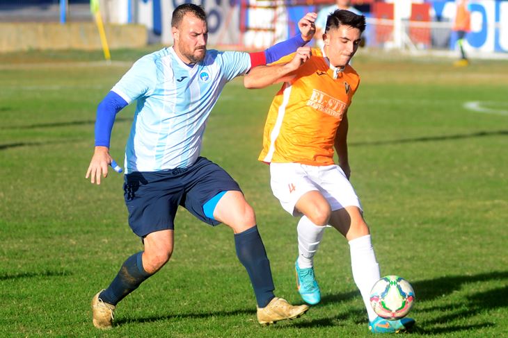 ODLUČIO UTAKMICU - Strijelac jedinog gola Mark Kostešić u duelu s Ljubom Malobabićem (snimio Dejan ŠTIFANIĆ)