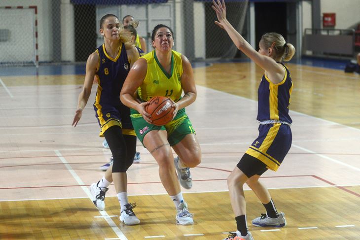 "DOUBLE-DOUBLE" NIJE POMOGAO - Ana Šarić povezala je 15 poena i 12 skokova (snimio Dejan ŠTIFANIĆ)