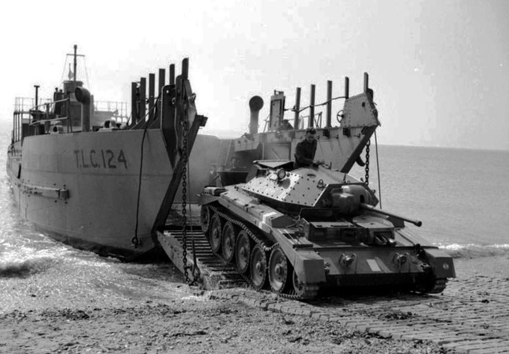 Iskrcavanje britanskog tenka "Crusader I" (Izvor: Imperial War Museum)