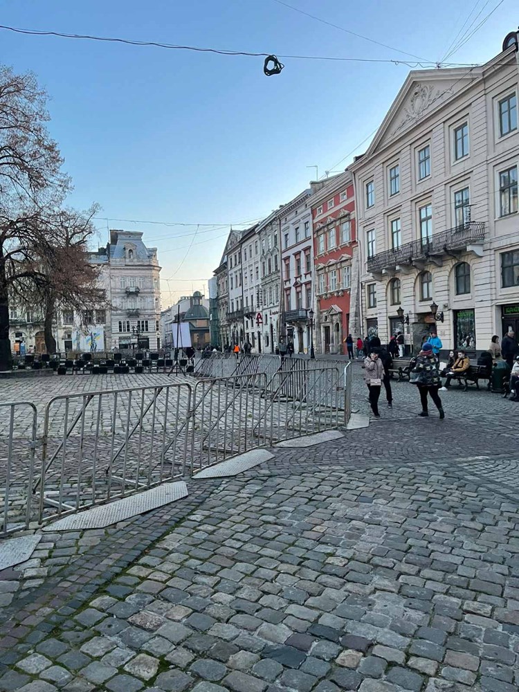 Na ulicama Lavova je malo ljudi (Snimio Denis Ivančić)