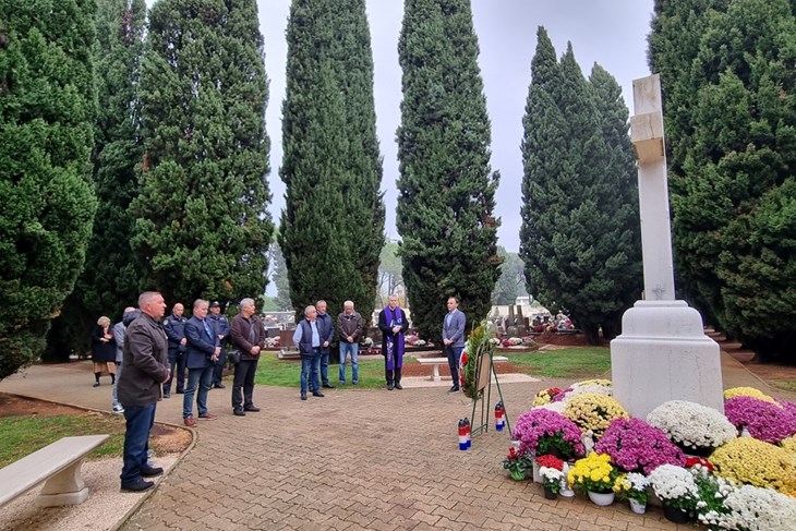 Polaganje vijenaca (foto: Grad Poreč)