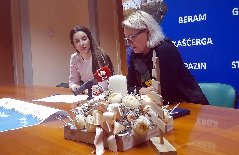 Dejzi Miljavac i Suzana Jašić predstavile su adventski program (snimio Anđelo DAGOSTIN)