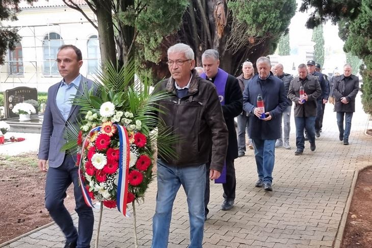Polaganje vijenaca u Poreču