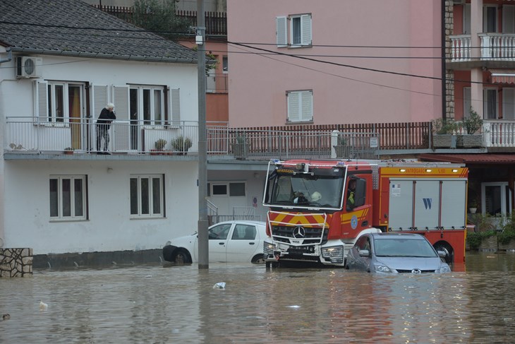 Poplava u Novom Vinodolskom (Snimio Damir Škomrlj / Cropix)