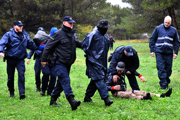 Policijska vježba u Valbandonu (snimio Milivoj MIJOŠEK)