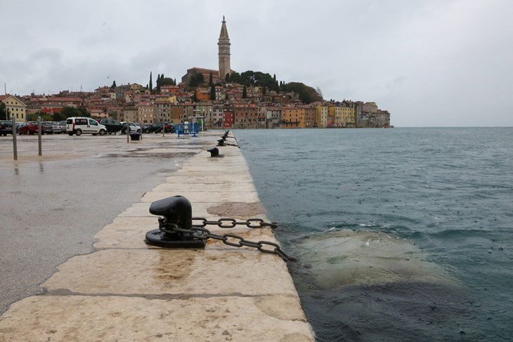 Rovinjska riva (foto CROPIX)