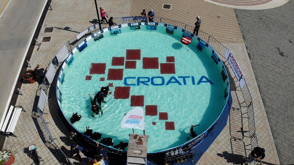 Pogled u plavo