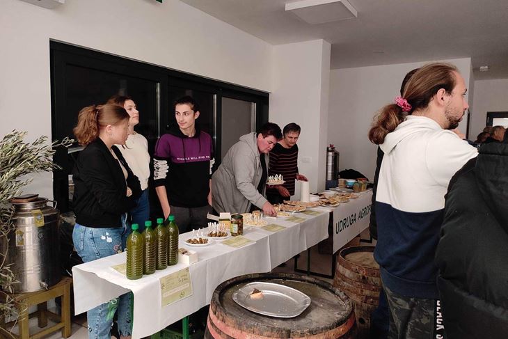 Smotra maslinovog ulja i vina istočne Istre