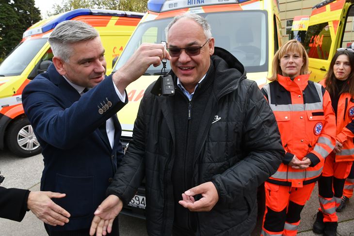 Primopredaja (snimio Milivoj MIJOŠEK)