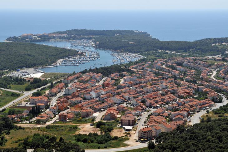 Dom "Meri" se nalazi u De Francescijevoj ulici na Novoj Verudi