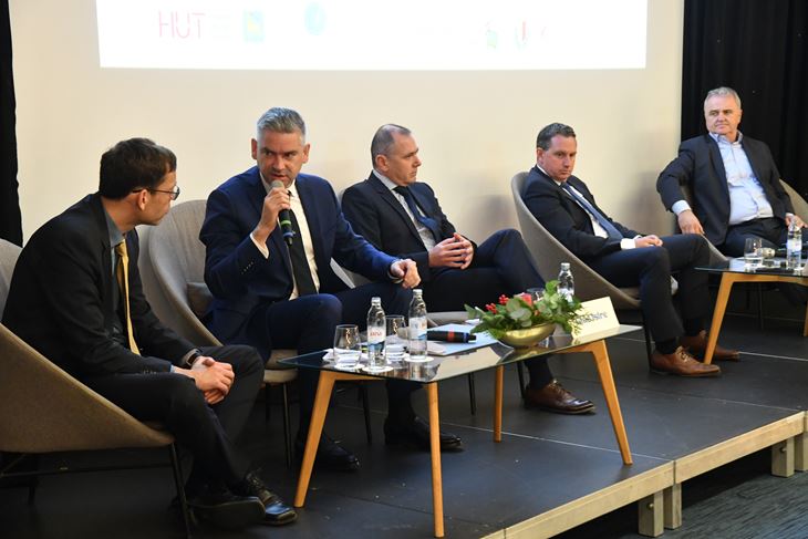 Sudionici prvog panela - Branko Bogunović, Boris Miletić, Tomislav Popović, Željko Kukurin i Veljko Ostojić (snimio Milivoj MIJOŠEK)