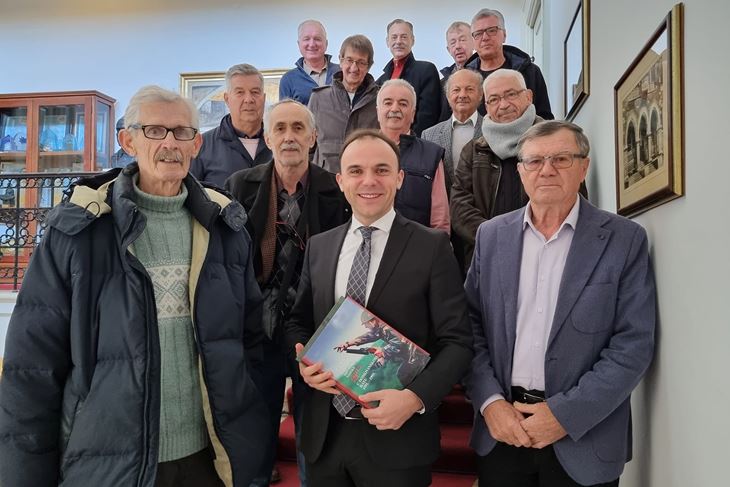 Pripadnici brigade s porečkim gradonačelnikom Lorisom Peršurićem