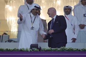 Katar je svojim bogatstvom kupio svjetsku nogometnu elitu - šeik Tamim bin Hamad Al Thani i predsjednik FIFA-e Gianni Infantino (EPA)