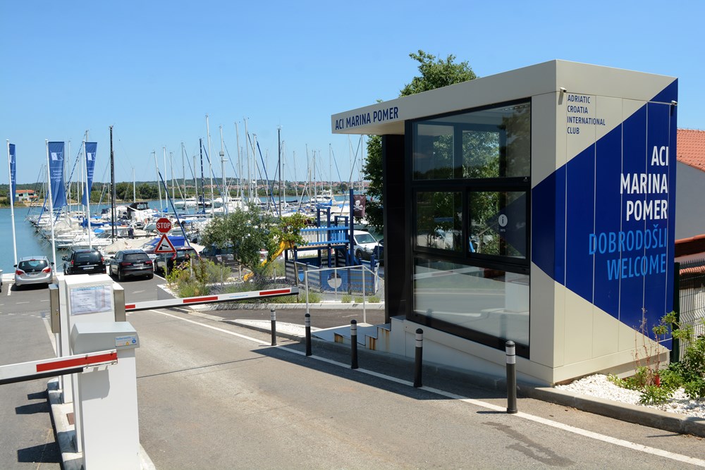 Nautičare ne privlače miomirisi s Kaštijuna (snimio Danilo MEMEDOVIĆ)