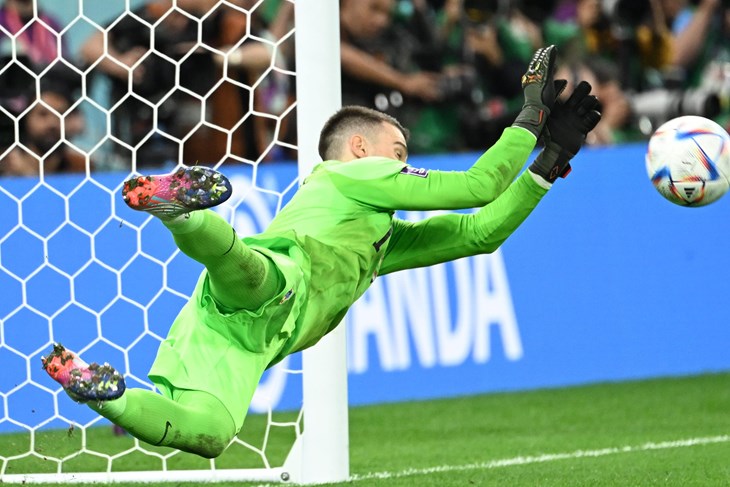 Dominik LivakoviĆ brani penal (Foto: Tom Dubravec / CROPIX )