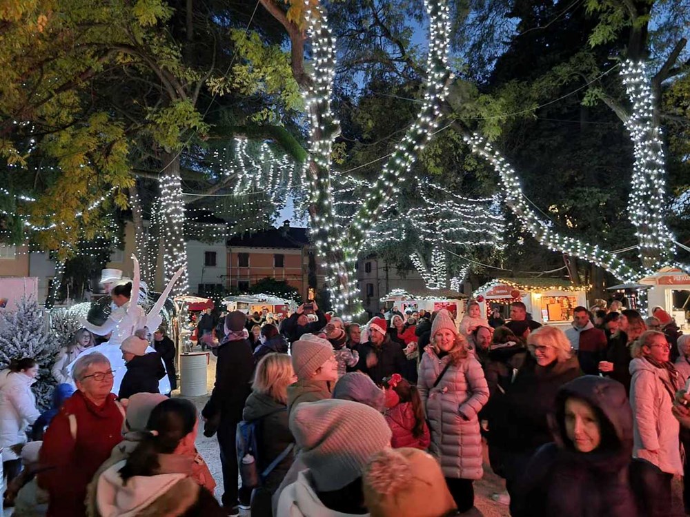Nove lampice i rasko&scaron;niji dekor ovogodi&scaron;njih blagdana