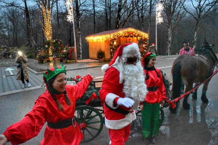 Djed Božićnjak stigao je na Učku u pratnji vilenjaka (Foto: Park prirode Učka)