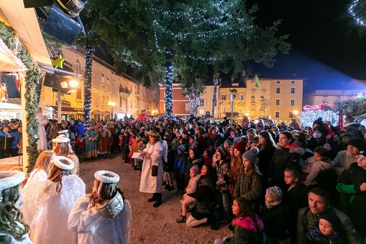 Uprizorenje živih jaslica