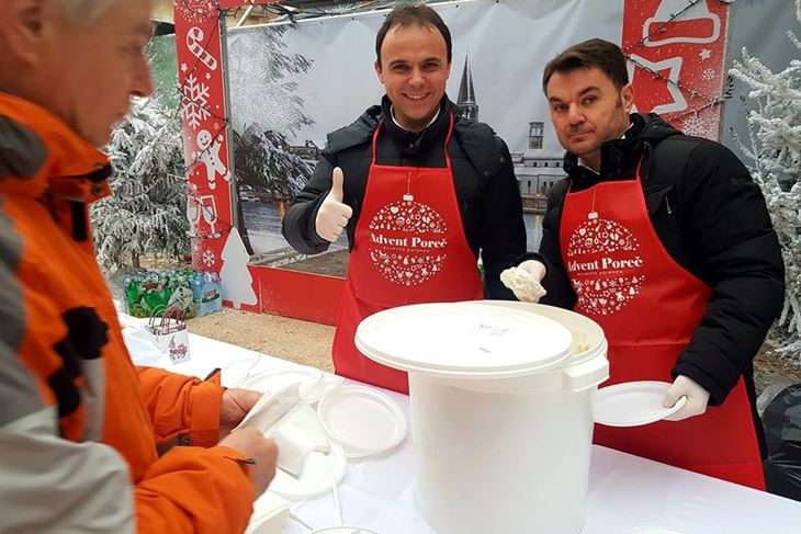 Gradonačelnik Poreča tradcionalno dijeli bakalar za Badnjak (Arhiva)