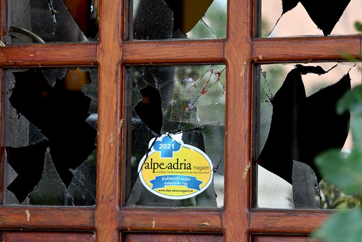 Eksplozija kod restorana Vodnjanka (snimio Milivoj MIJOŠEK)