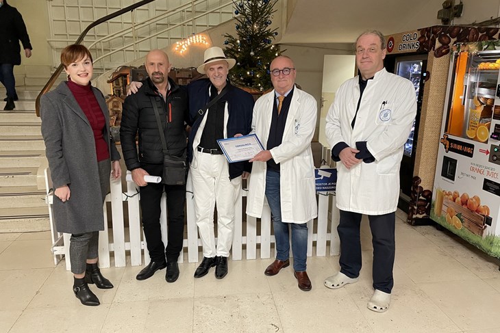 Nikolina Đuran, otac i sin Hubanić, Igor Medved i Miljenko Kovačević (Foto KBC Rijeka)