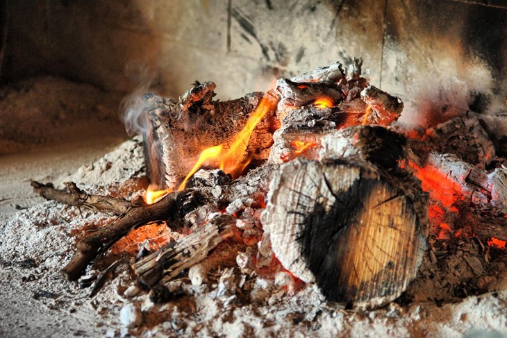 Paljenje panja na Badnjak (Foto arhiv)