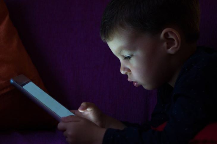 Važno je samo da se djetetu vrijeme provedeno na internetu ograniči i koristi na kvalitetan način (foto: Centar za sigurniji Internet)