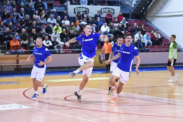  VRATIO SE U "OBITELJ" I OTIŠAO DO KRAJA - Antonio Siljan slavi pogodak u polufinalnom ogledu sa Šijancima (foto: Futsal Pula)