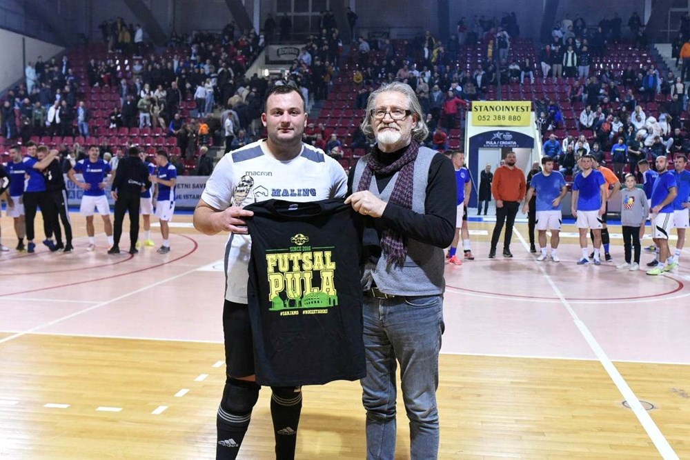 "OBRANIO" PRIZNANJE ZA NAJBOLJEG GOLMANA - Dino Crljenica i Milan Sead Soldatić (foto: Futsal Pula)