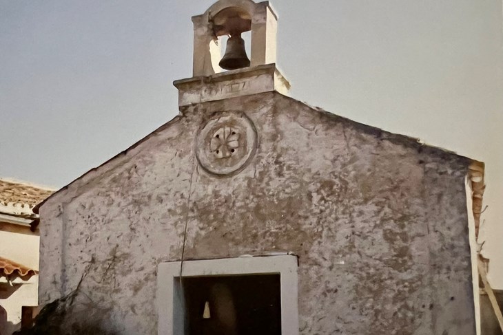 Crkva sv. Obitelji u Ušićevim Dvorima