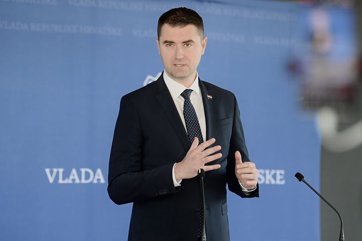Ministar Filipović (CROPIX)