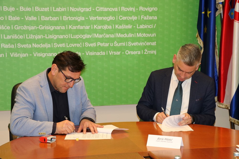 S današnjeg potpisivanja ugovora (Foto: Istarska županija)
