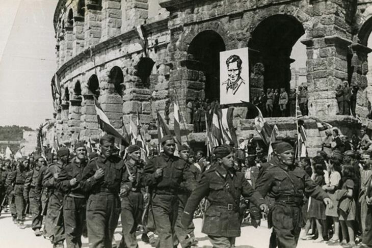 Ulazak 3.bataljuna Prve istarske brigade Vladimir GOrtan u oslobođenu Pulu 1945.