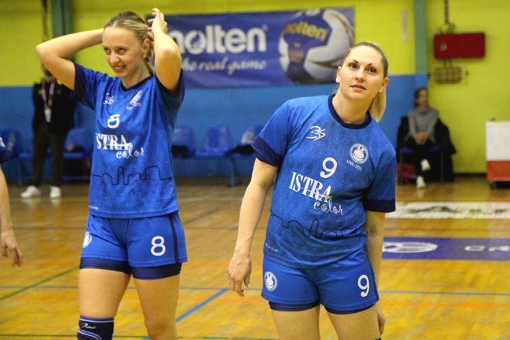 DOBILE PRVU BITKU - Nataša Miočinović i Ana Jajčević (Snimio Mijat Gavran)