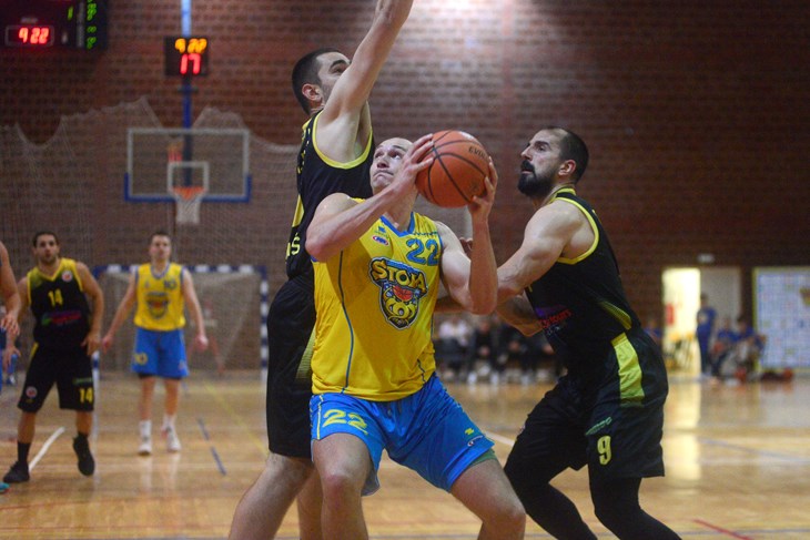 UZALUD NOVI DOUBLE-DOUBLE - Marin Đugum (Snimio Dejan Štifanić)