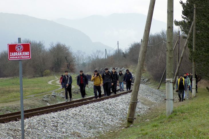 Migranti snimljeni kod  Ročkog Polja krajem prosinca (Snimila Gordana Čalić Šverko) 