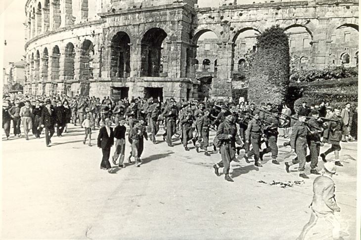 Pula je oslobođena 5. svibnja 1945., ali ju je jugovojska ubrzo morala napustiti i nastupila je dvogodišnja angloamerička vladavina