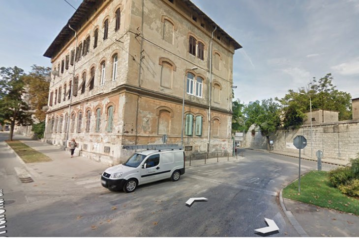 Raskrižje Arsenalske i Bečke ulice - Pula (izvor: Google Maps)