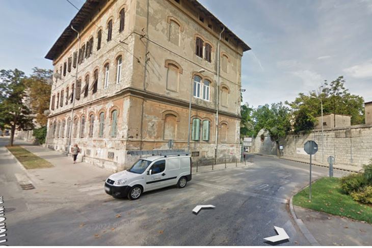 Raskrižje Arsenalske i Bečke ulice - Pula (izvor: Google Maps)